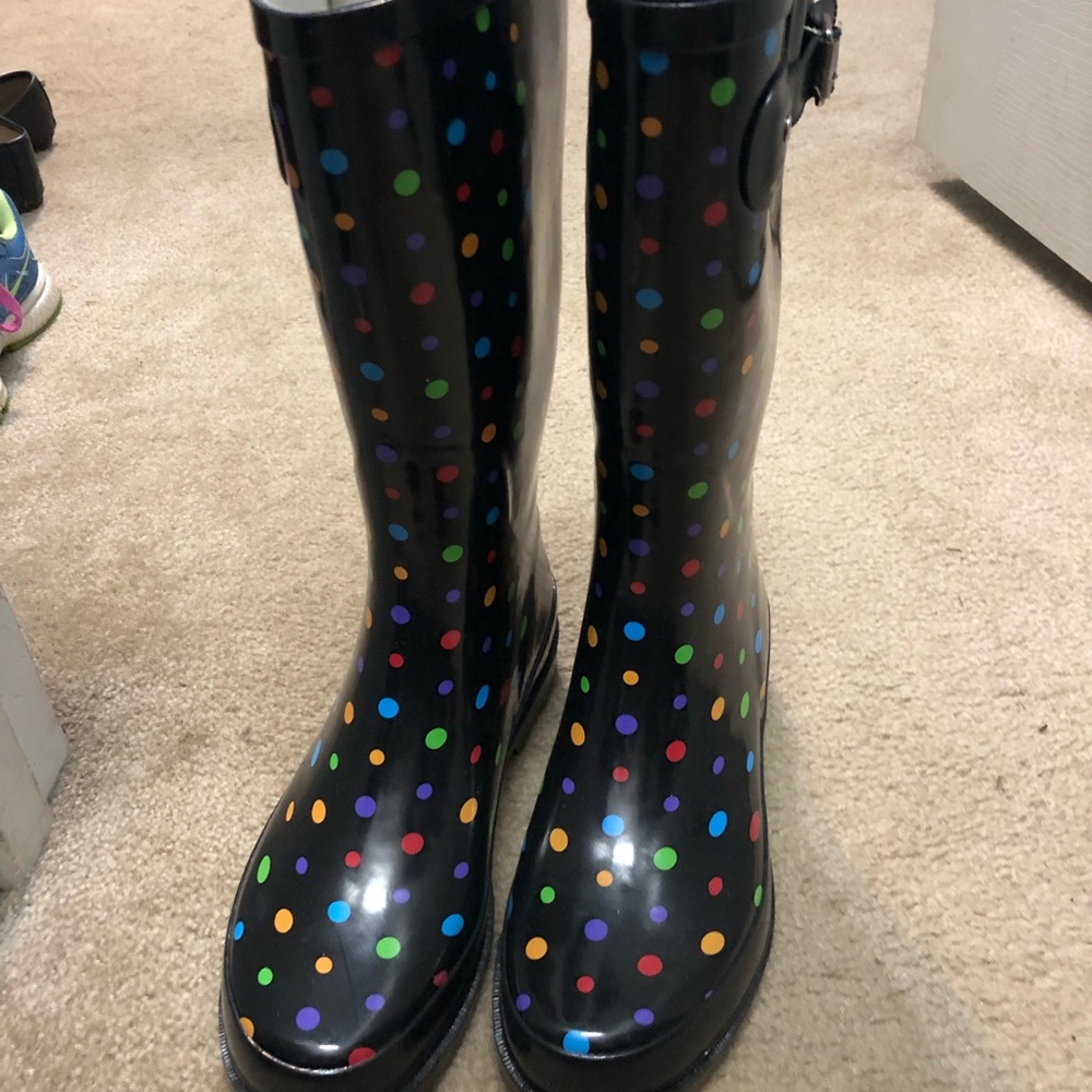Women’s rain boots size 6